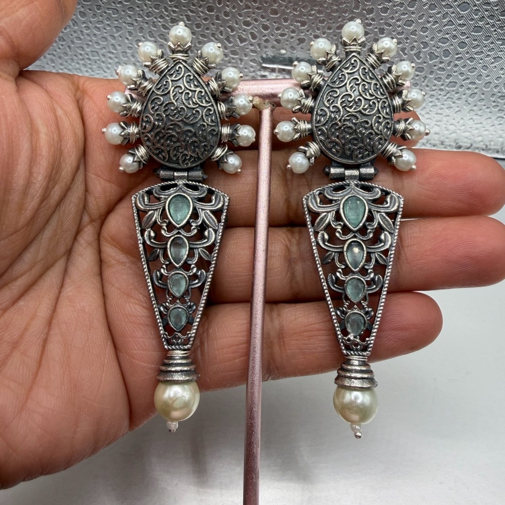 Gunmetal and Pearl Dangle Earrings
